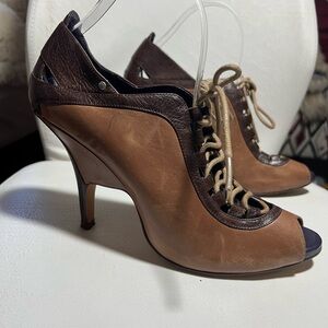 DIESEL HEELS LACE UP 8.5 US